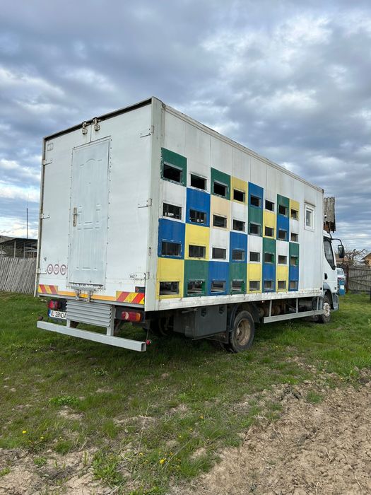 Vând camion apicol