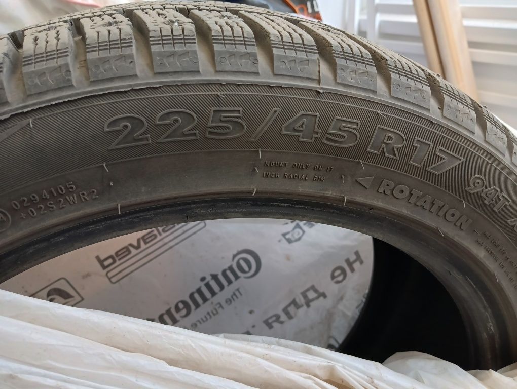 Продам комплект зимних шипованных шин Nokian Nordman7 (225/45 R17 94Т)