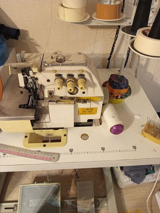 Продажа швейная машинка 2 шт оверлок