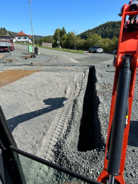Excavatii fundamente ,și săpături canalizare , betonări , zidării oric