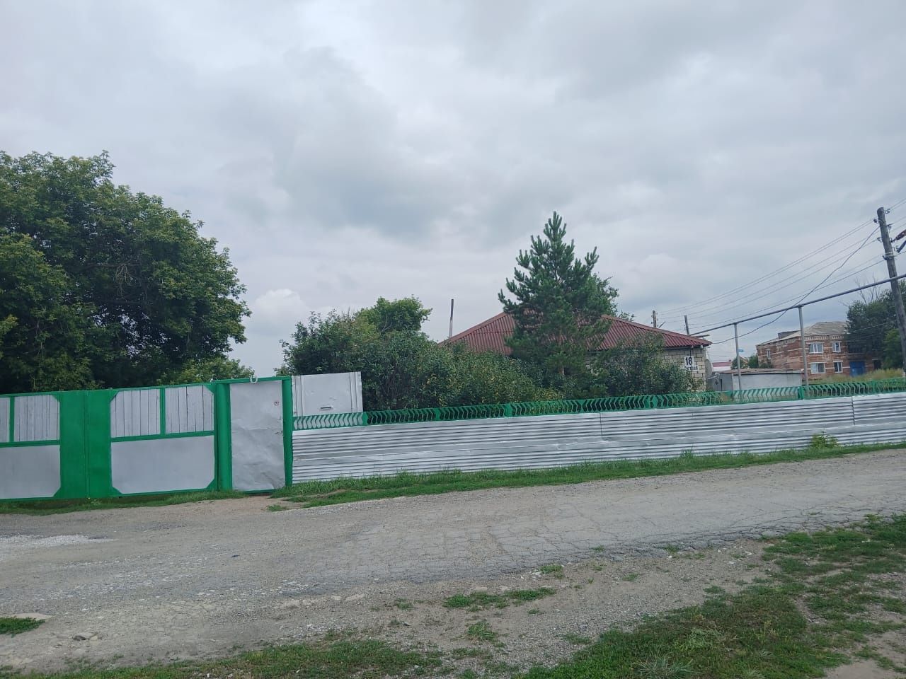 Продам дом с земельным участком  в с.Айет