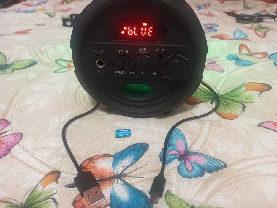 Boxa Portabila cu jocuri de lumina si acumulator intern
