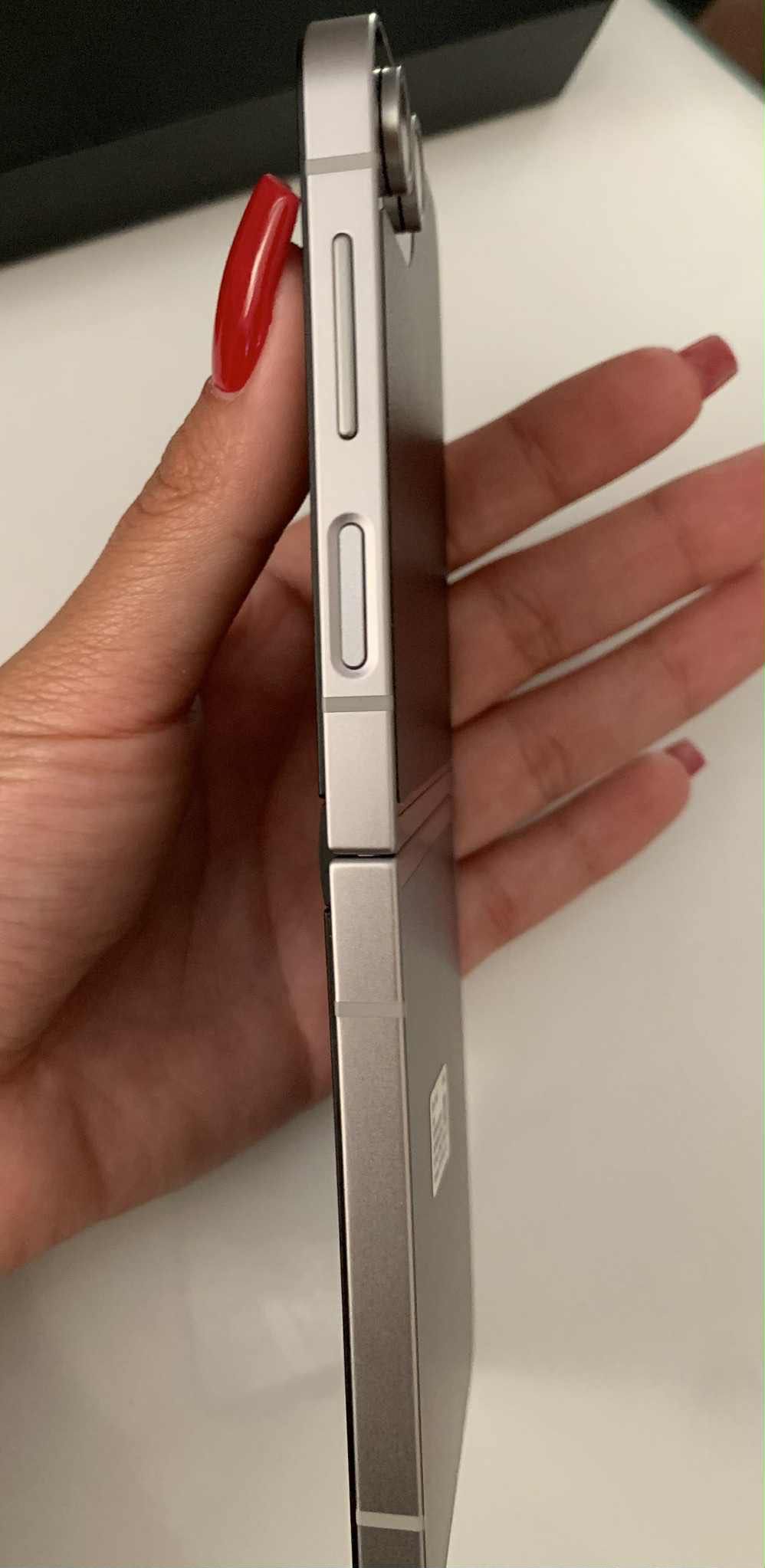 Samsung Galaxy Z Flip 6 – 256 GB – Silver Shadow – НЕИЗПОЛЗВАН