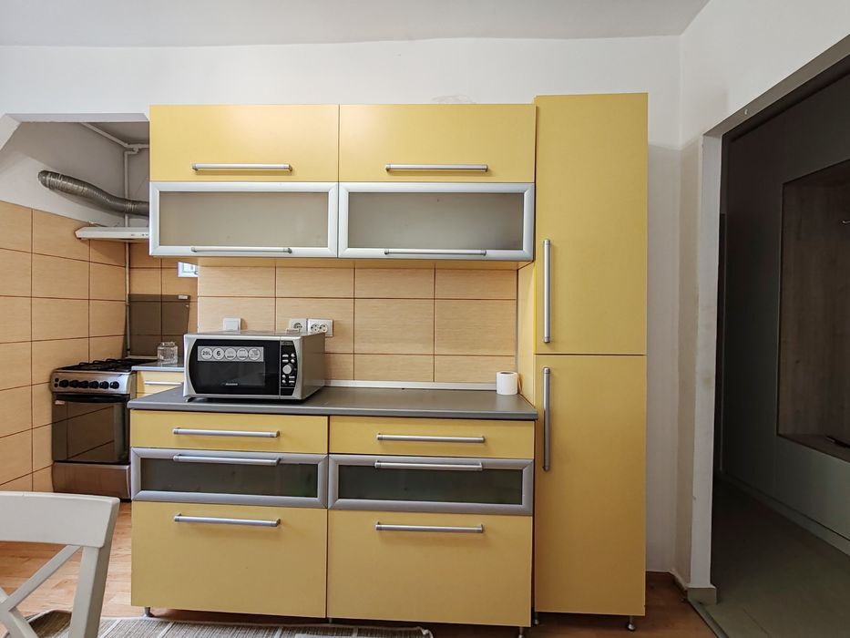 Vând mobila de bucatarie