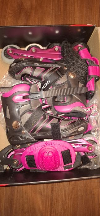 Продаются ролики и самокат.