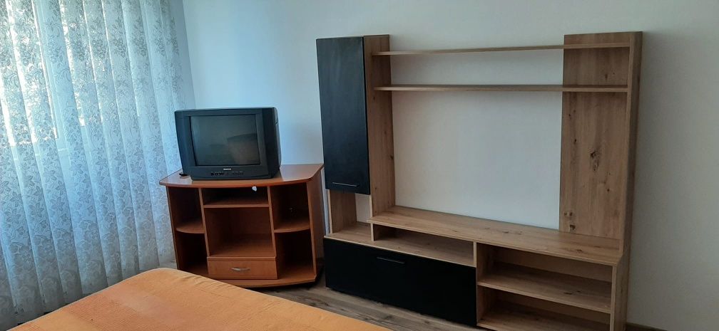 Închiriez garsoniera