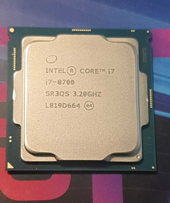 Procesor i7 8700 socket 1151 v2 + pasta, DDR4