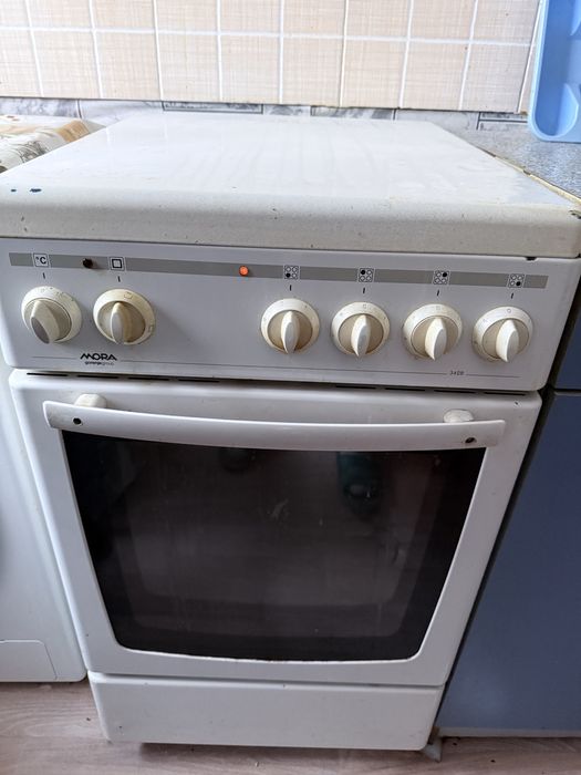 Продам электрическую плитку (4 комфорочную )