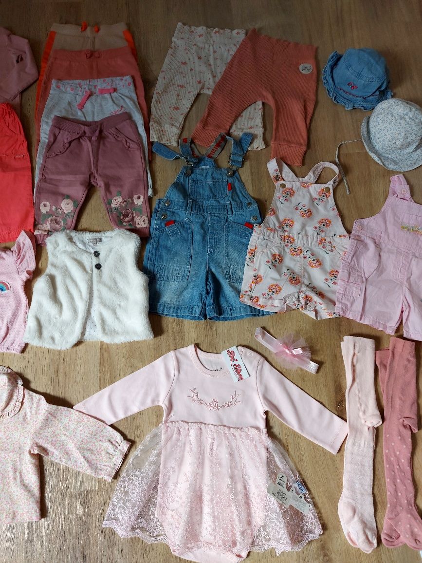 Vand lot hainute de vara pentru fetita 6-9 luni