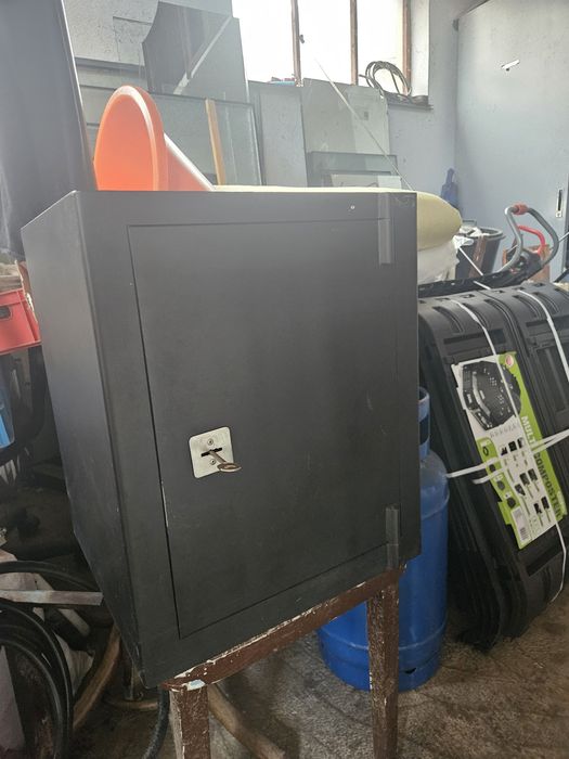 Каси сейфове различни размери