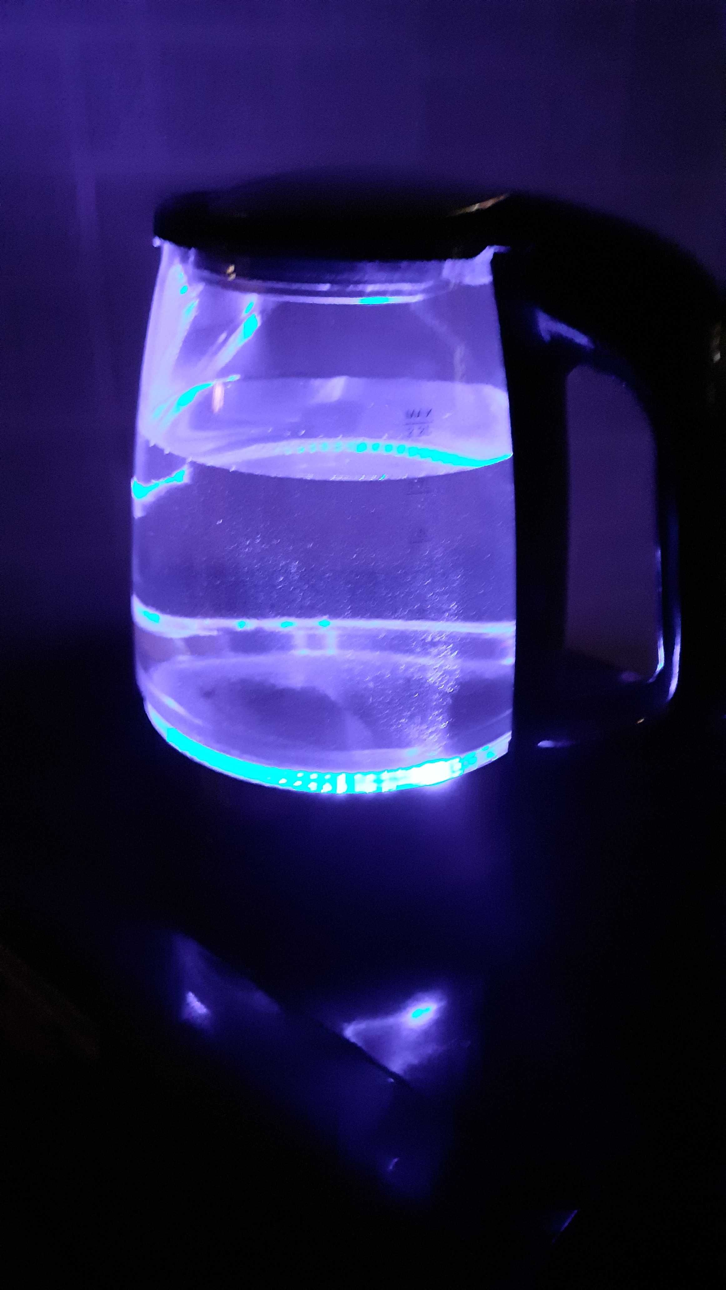 Электрический чайник с подсветкой