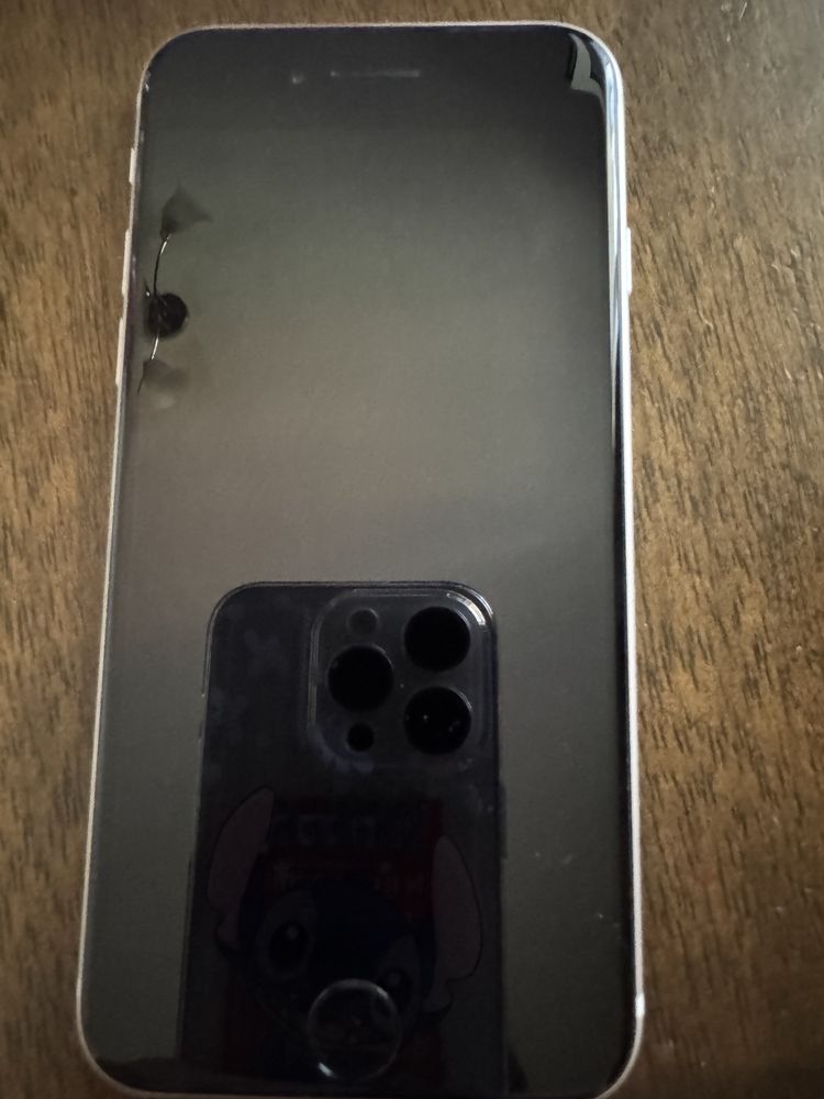 iPhone SE 2022 white