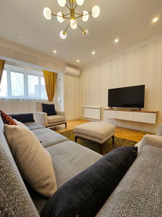 Улица Садык Азимова продаю Двухкомнатную