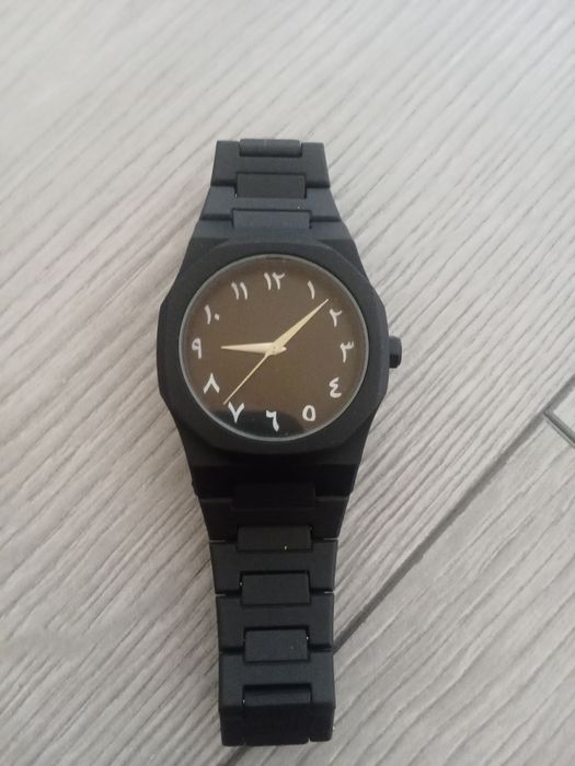 Продается арабский часы