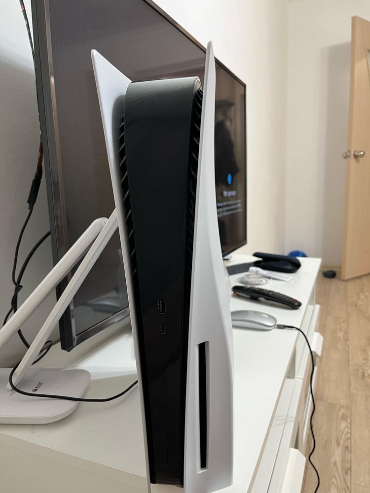 Продам playstation 5 торг имеется