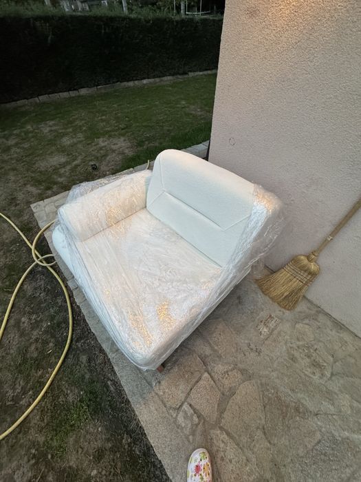 Продавам чисто нов дизайнерски диван