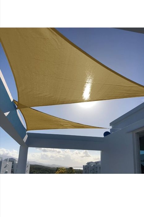 Vela/copertina umbrire triunghiulară 4x4x5.65 m

m