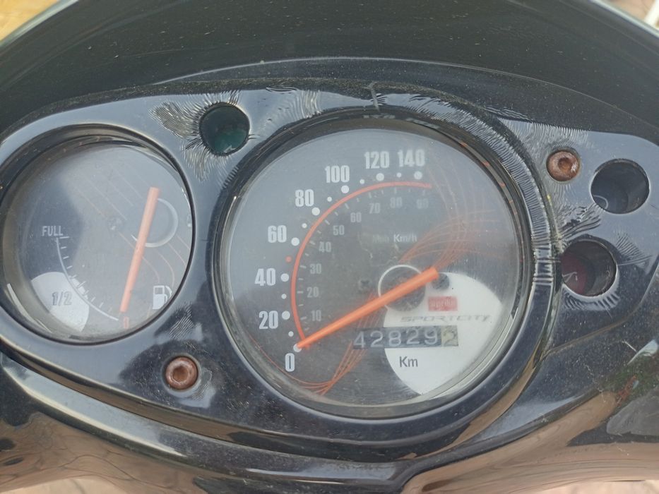 De vânzare scuter Aprilia 125  sport city an 2010
