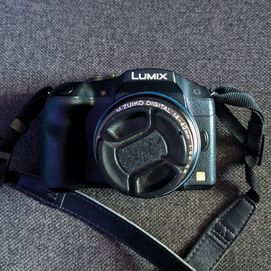 Камера Lumix G6 с китов обектив, 2 батерии, зарядно и dummy батерия