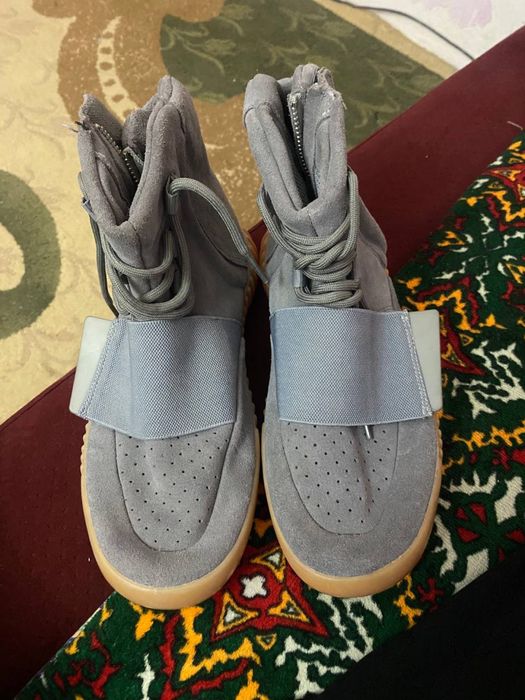 Продается yezzy boost 750 Новый