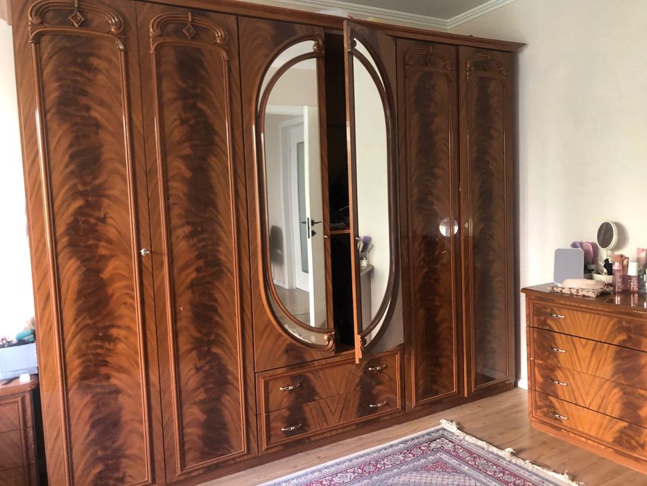 Продается спальный гарнитур