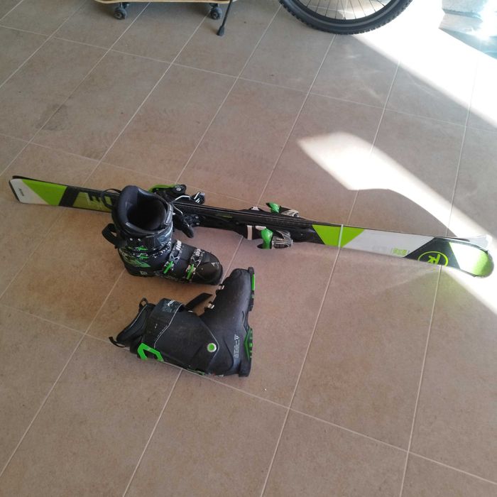 2 чифта ски и ски обувки към тях