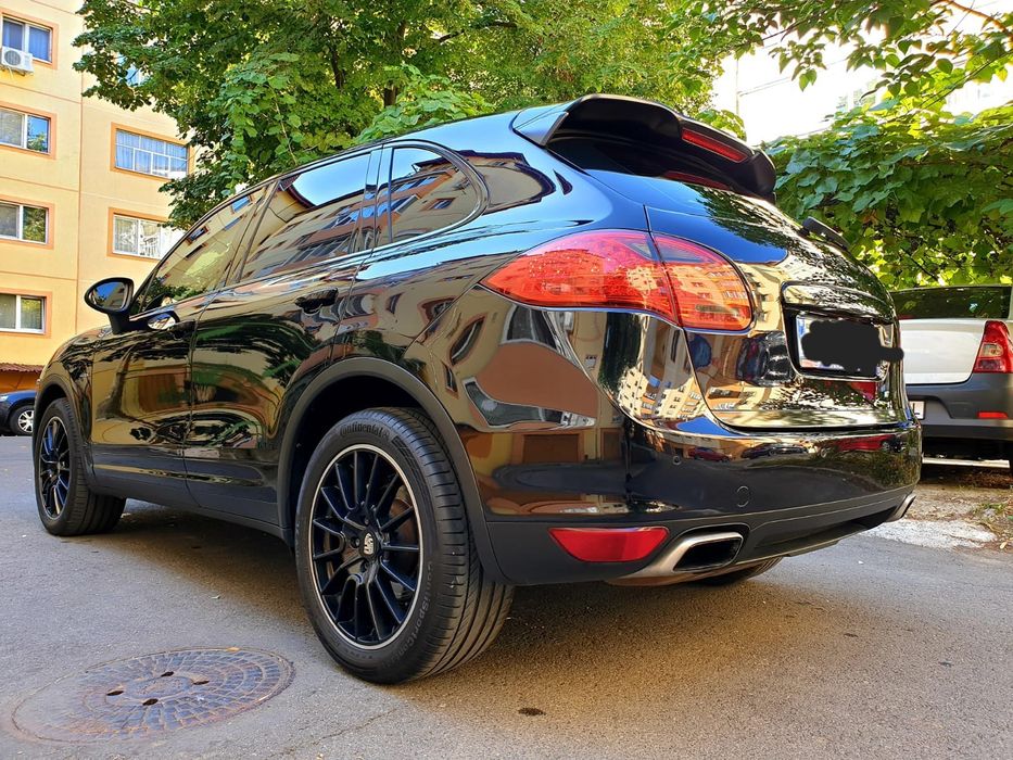 Vând Porsche Cayenne 3.0diesel,jante Turbo GTS

- Jante R20 Turbo GTS