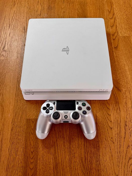 PS4 / PlayStation 4 Slim White – Добро състояние + Подарък!