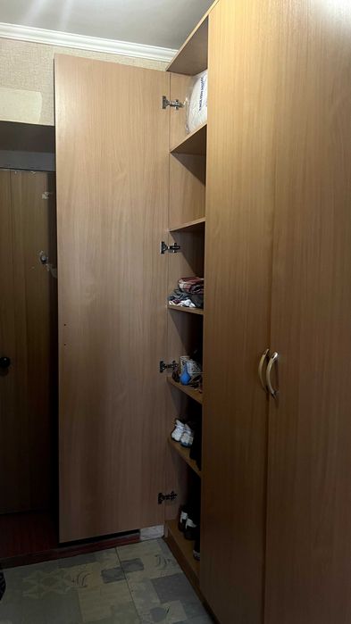 Шкаф в прихожую, СРОЧНО продам шкаф в отличном состоянии. ТОРГ