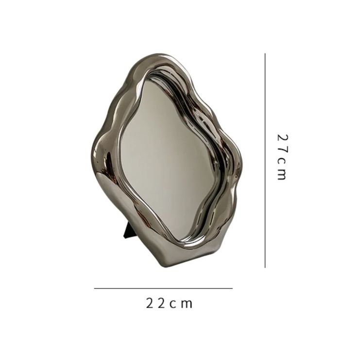 Огледало с овална форма за тоалетка