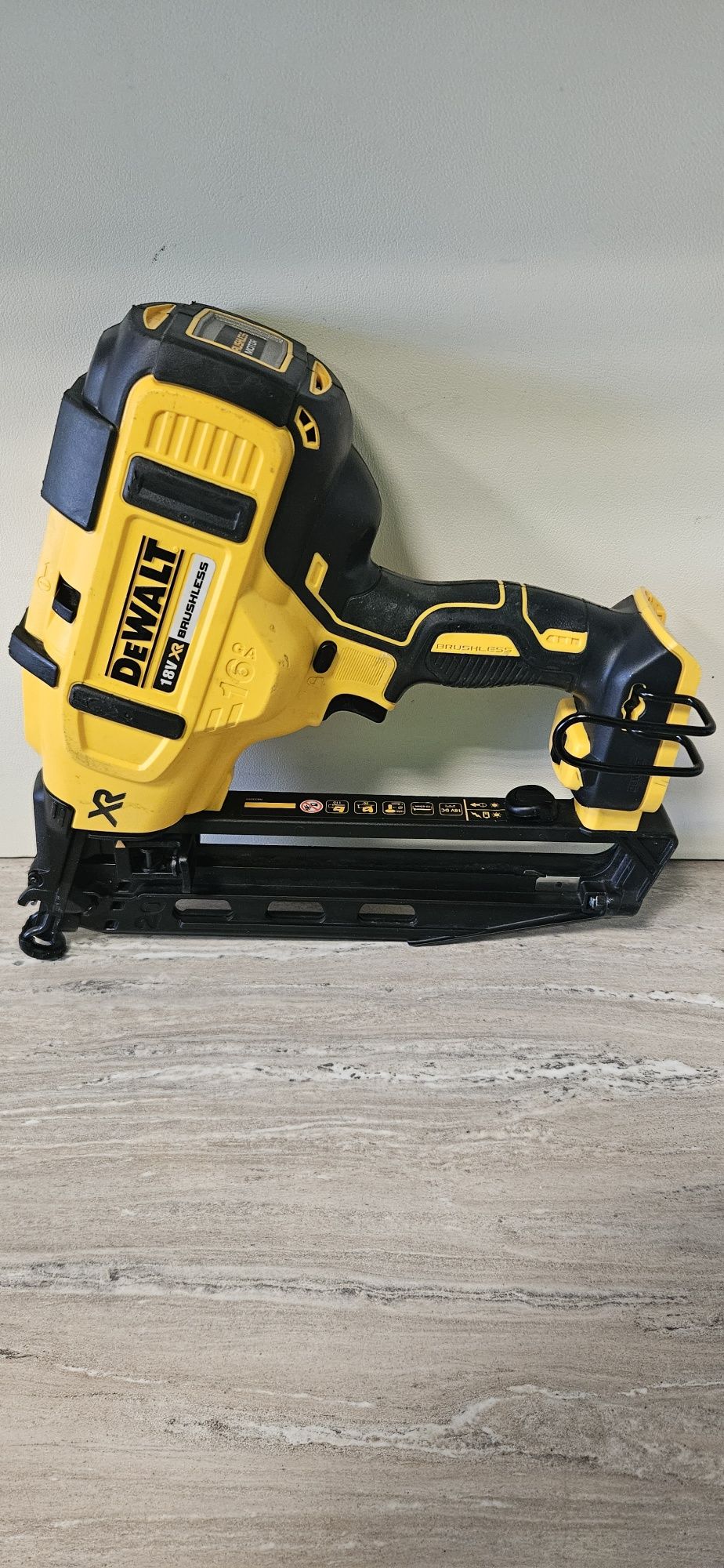 Dewalt Пистолет за пирони DCN660 18V