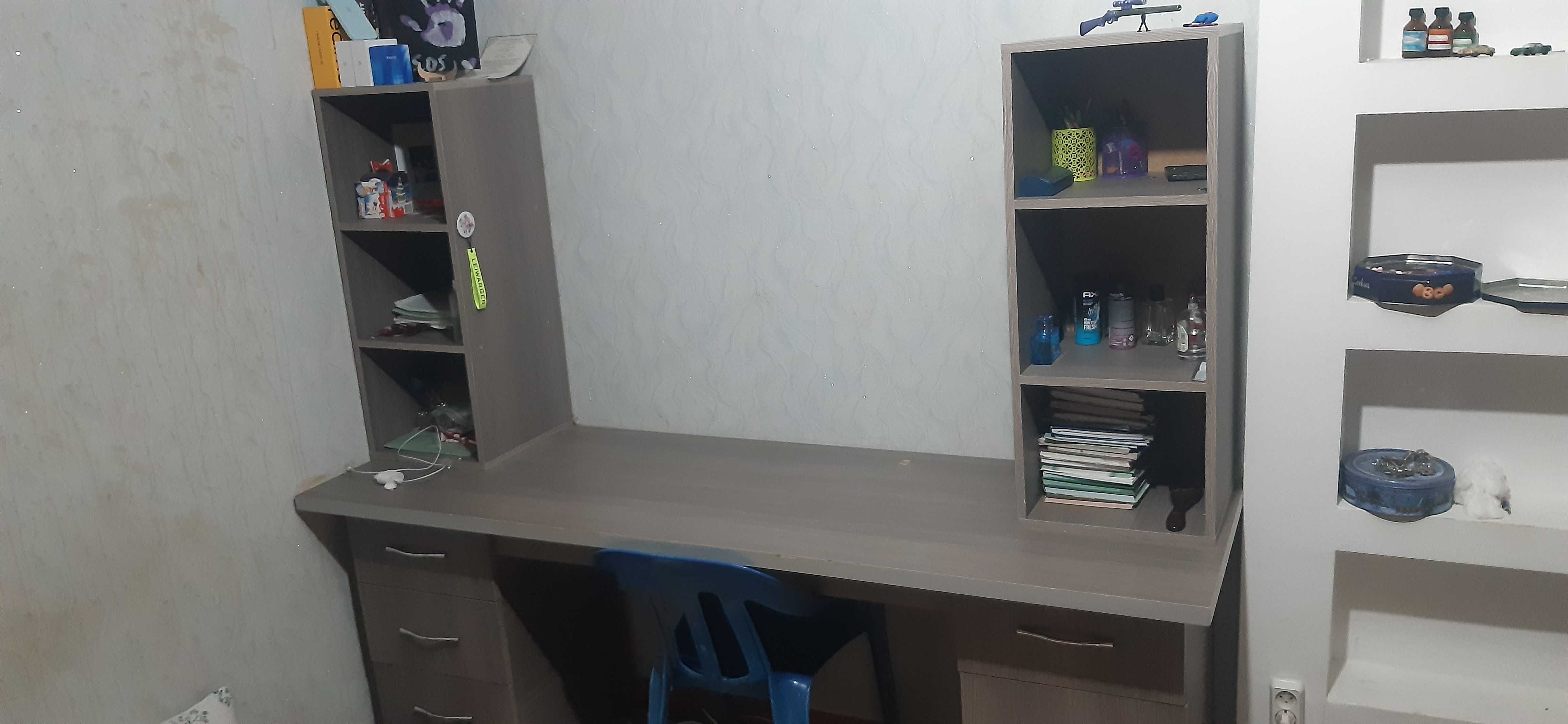 Компьютерный стол с прихожей