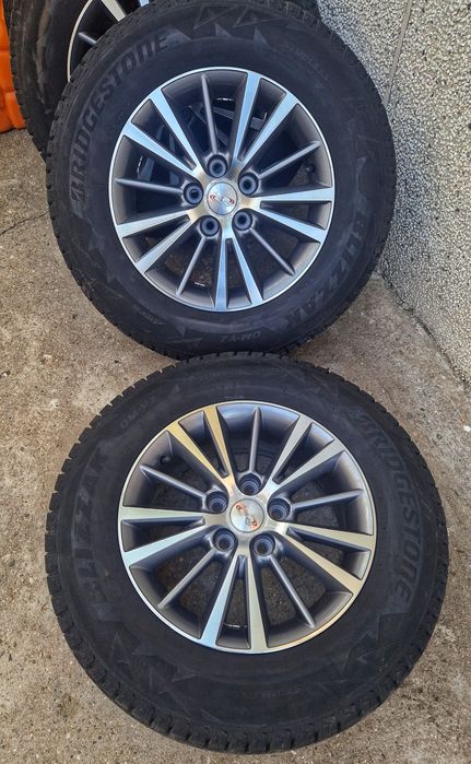 Зимни гуми Bridgestone Blizzak DM V2  215 70 R16
