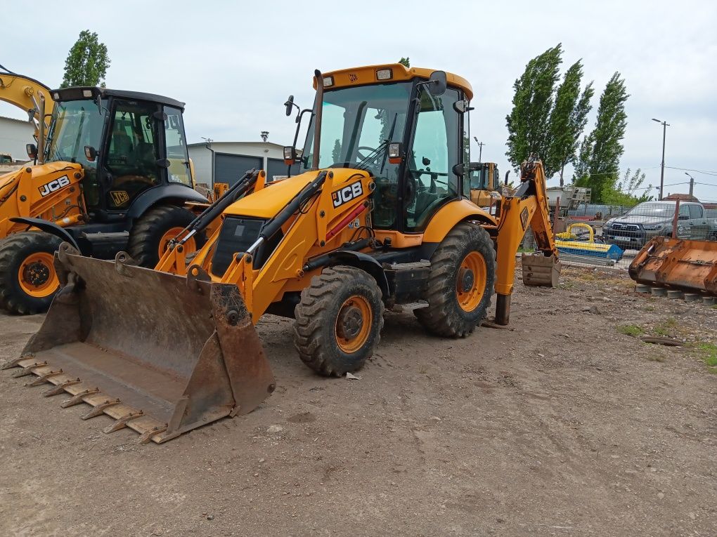 Vând buldoexcavator jcb 3cx