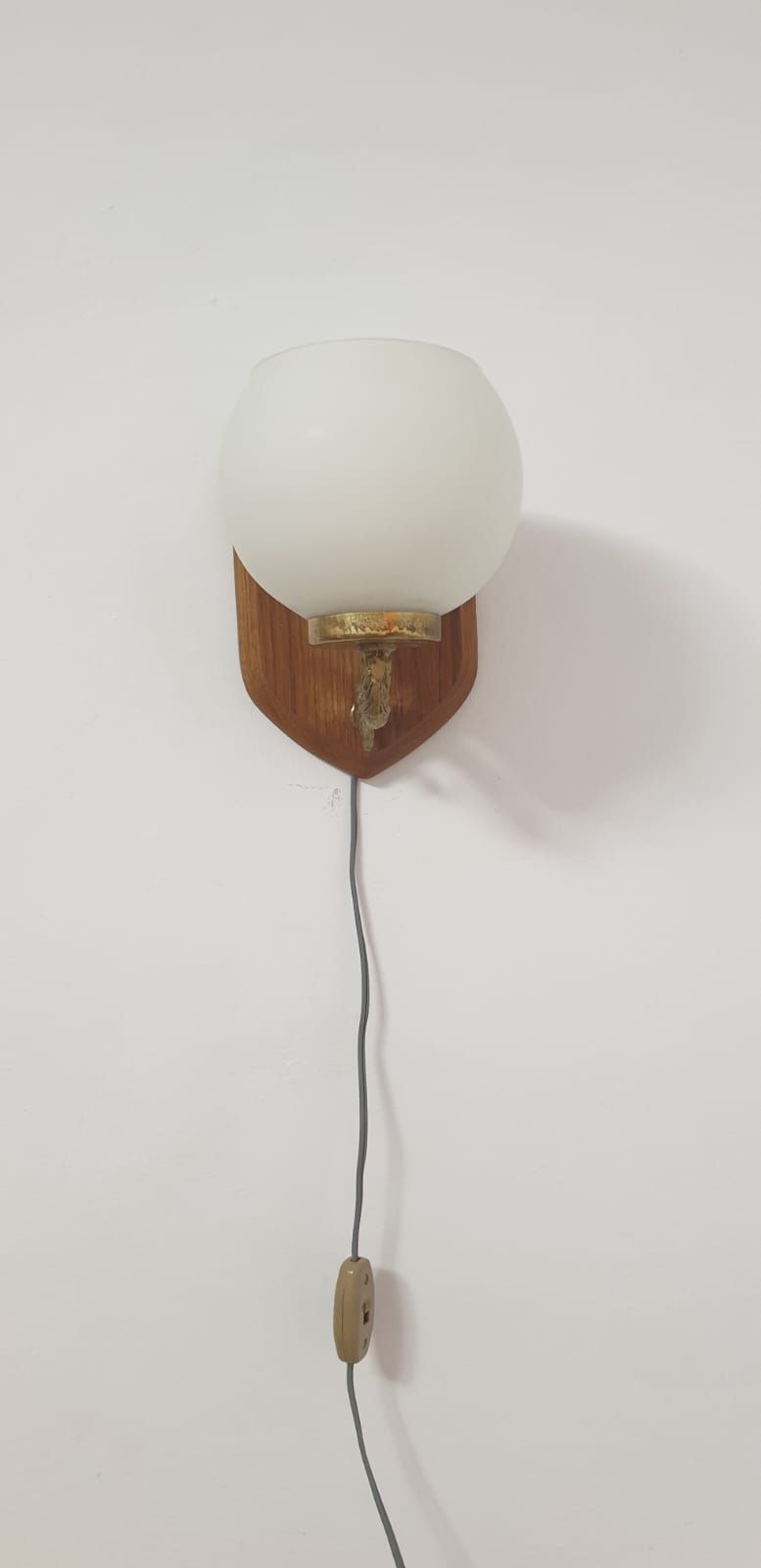 Accesoriu decorațiune înfrumusețare bronz opalina lemn Germania 1960