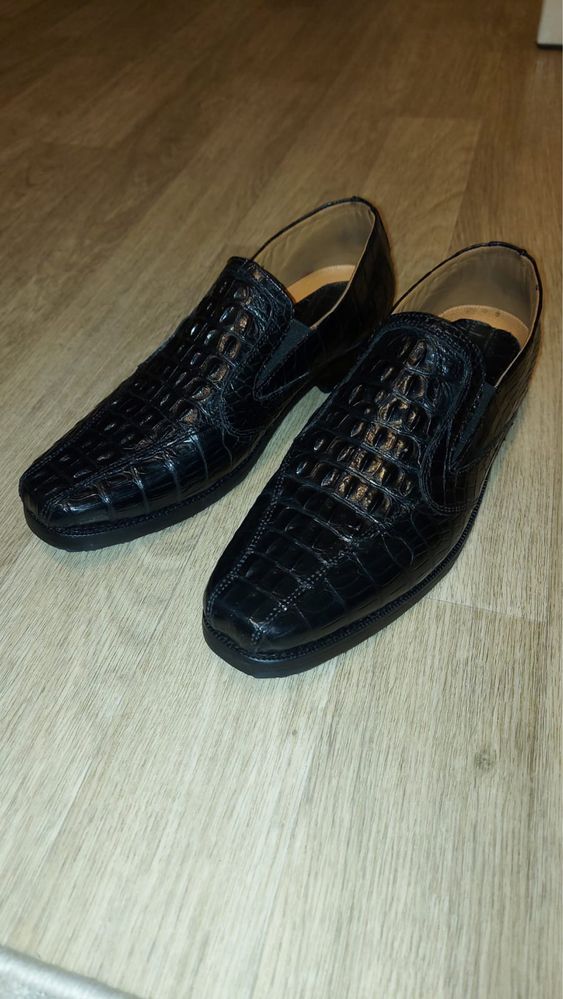 Продам мужские туфли из настоящей кожи крокодила