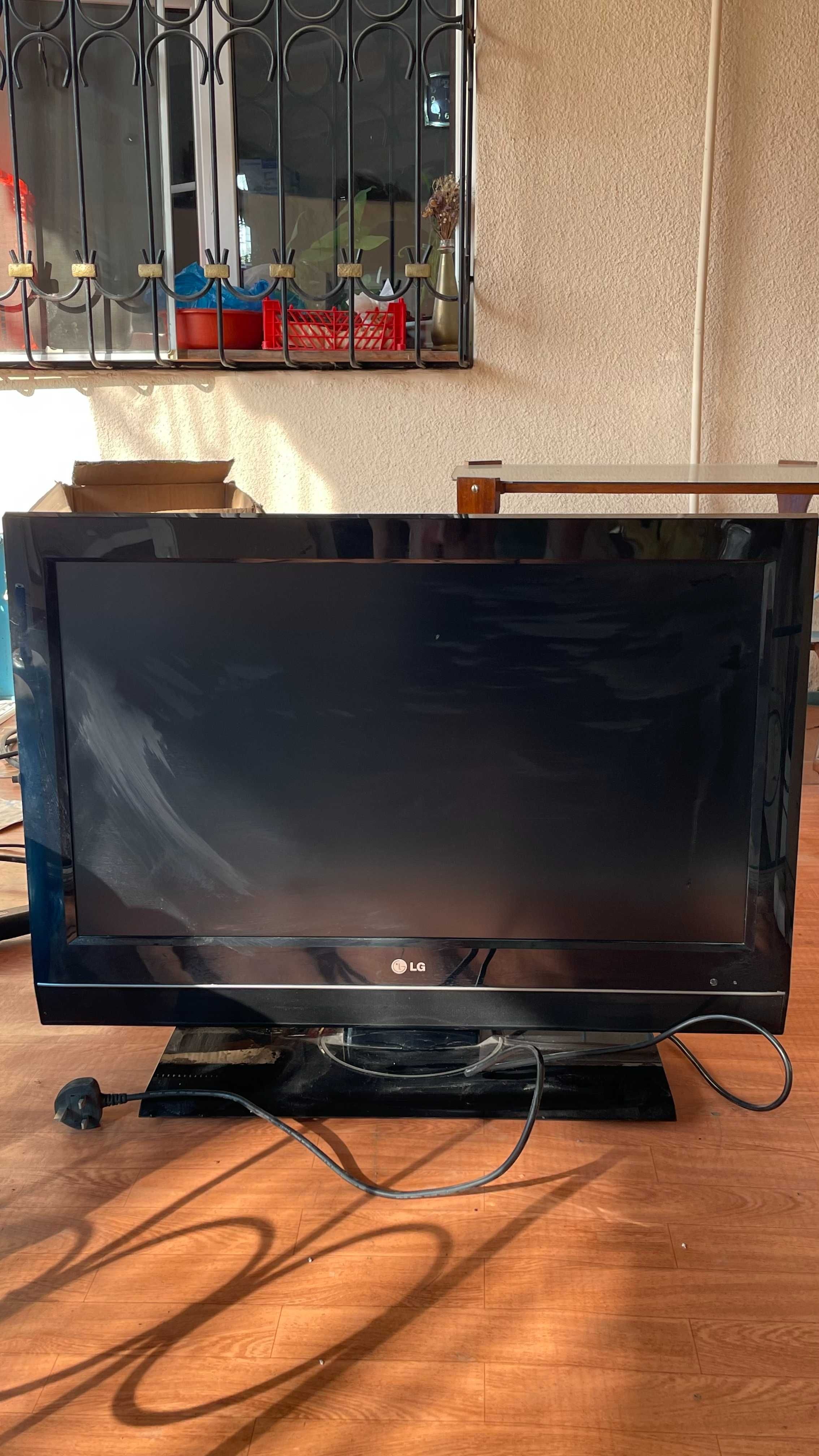 Продается телевизор LG 32LC7R