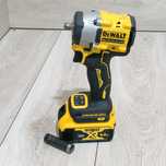 Impact cu patrat 3/8 DeWalt DCF923 putere 610Nm