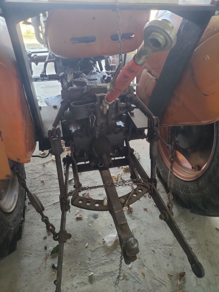 Vând tractor fiat 411R plus plug 2 brazde