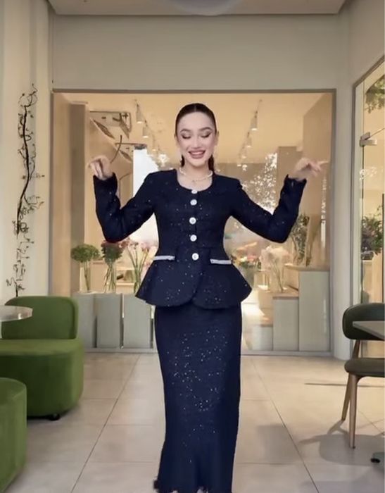 Костюм-двойка , твид легкий, новый отличного качества