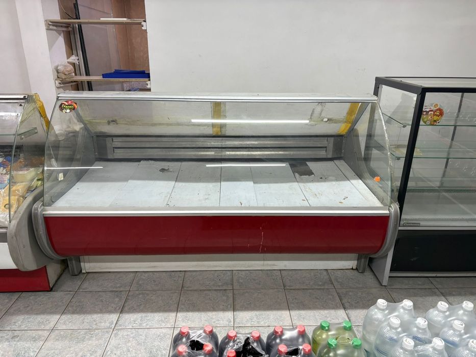 Холодильник витринный