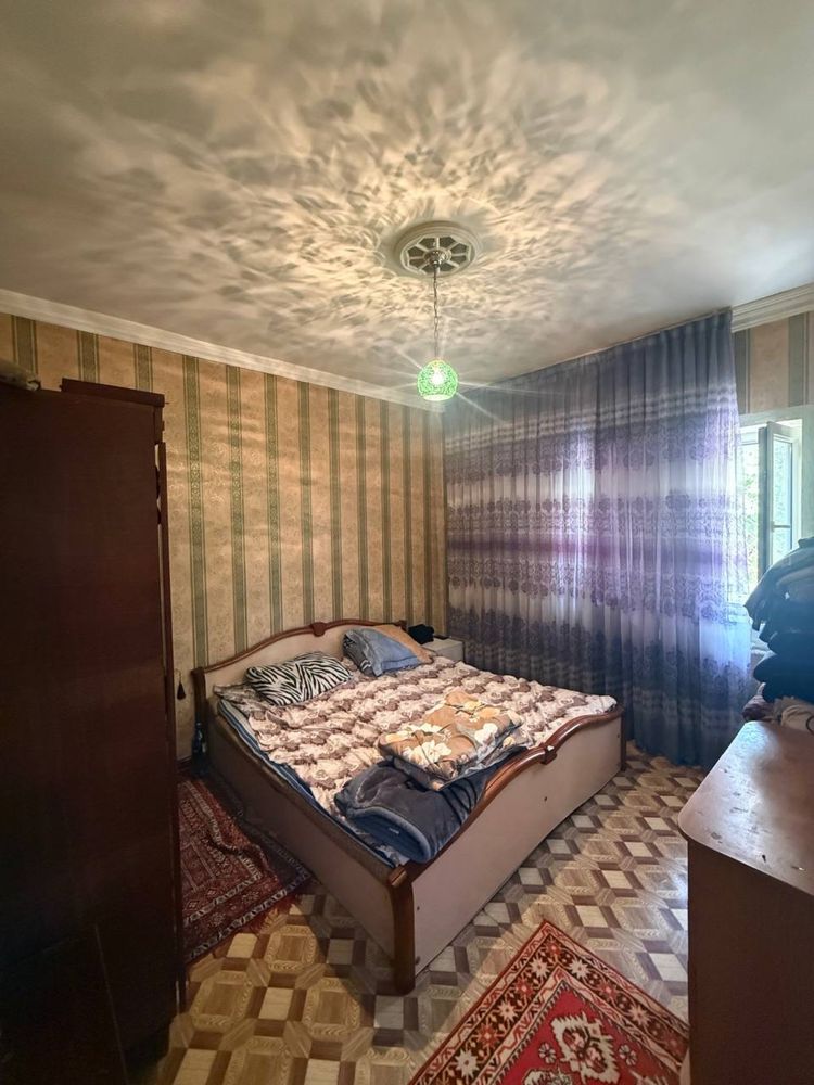 Срочно продается в чирчике 3 комнмтная квартира
