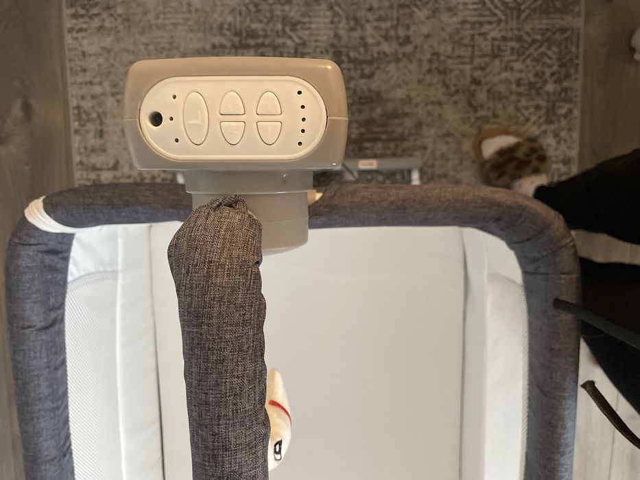 Patut pentru bebelusi cu functie de leganare si muzicala