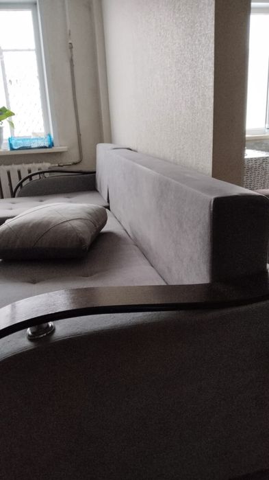 Продам диван практически новый