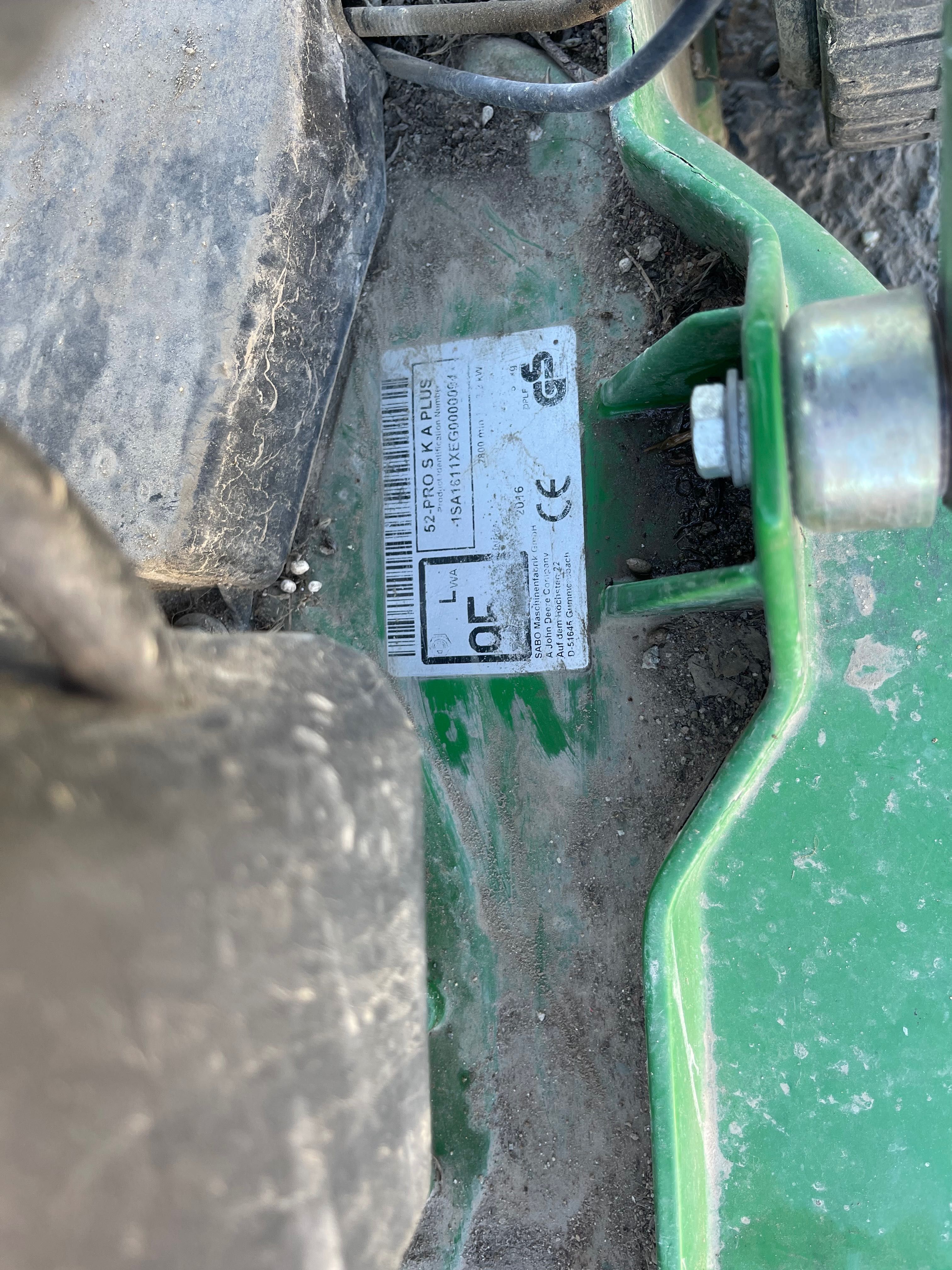 Mașină de tuns gazon , iarbă John Deere 3,2 cp