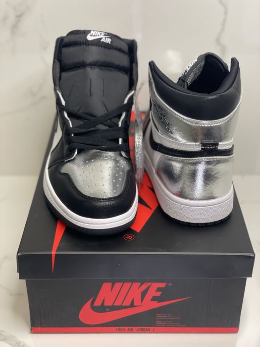 Air Jordan 1 Retro High Silver Toe
