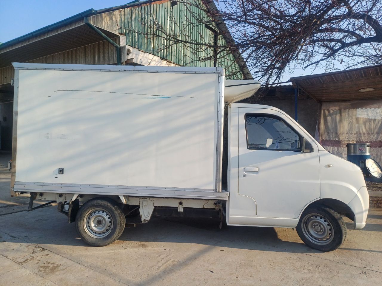 Lifan 5021 sotiladi Refrejerator 100tali gazda