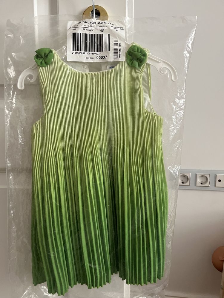 Vand rochie verde eleganta Mayoral marimea 18 luni