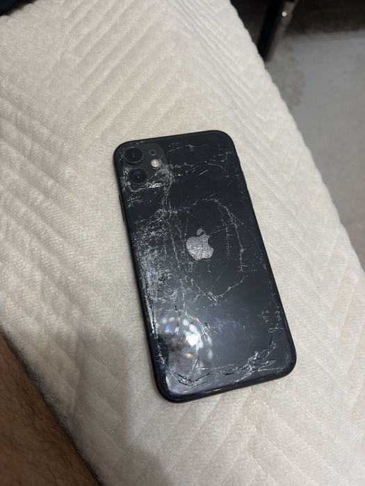 продам айфон 11 64 гб