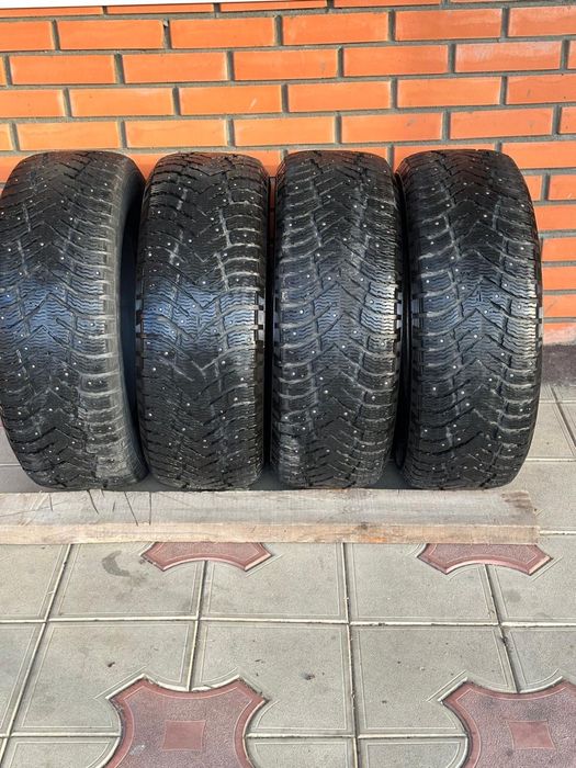 Продам резину шипованную Condiant